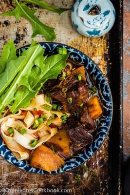  牛肉麺は、旨味が凝縮された濃厚なスープと、柔らかくジューシーな牛肉が織りなすハーモニー！