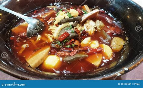    Changde の毛血旺は、ピリ辛のスープと新鮮な動物の部位が織りなす、忘れられない味体験！