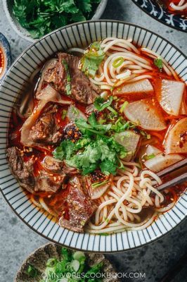  牛肉麺は、深いコクとつるつるの食感で Lanzhou の魂を表現した究極の麺料理ではないか？