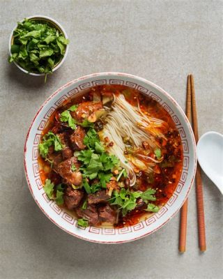  リン Fen  の「刀削麺」: ピリ辛のスープにモチモチの麺が絡み合う、至高の一品！